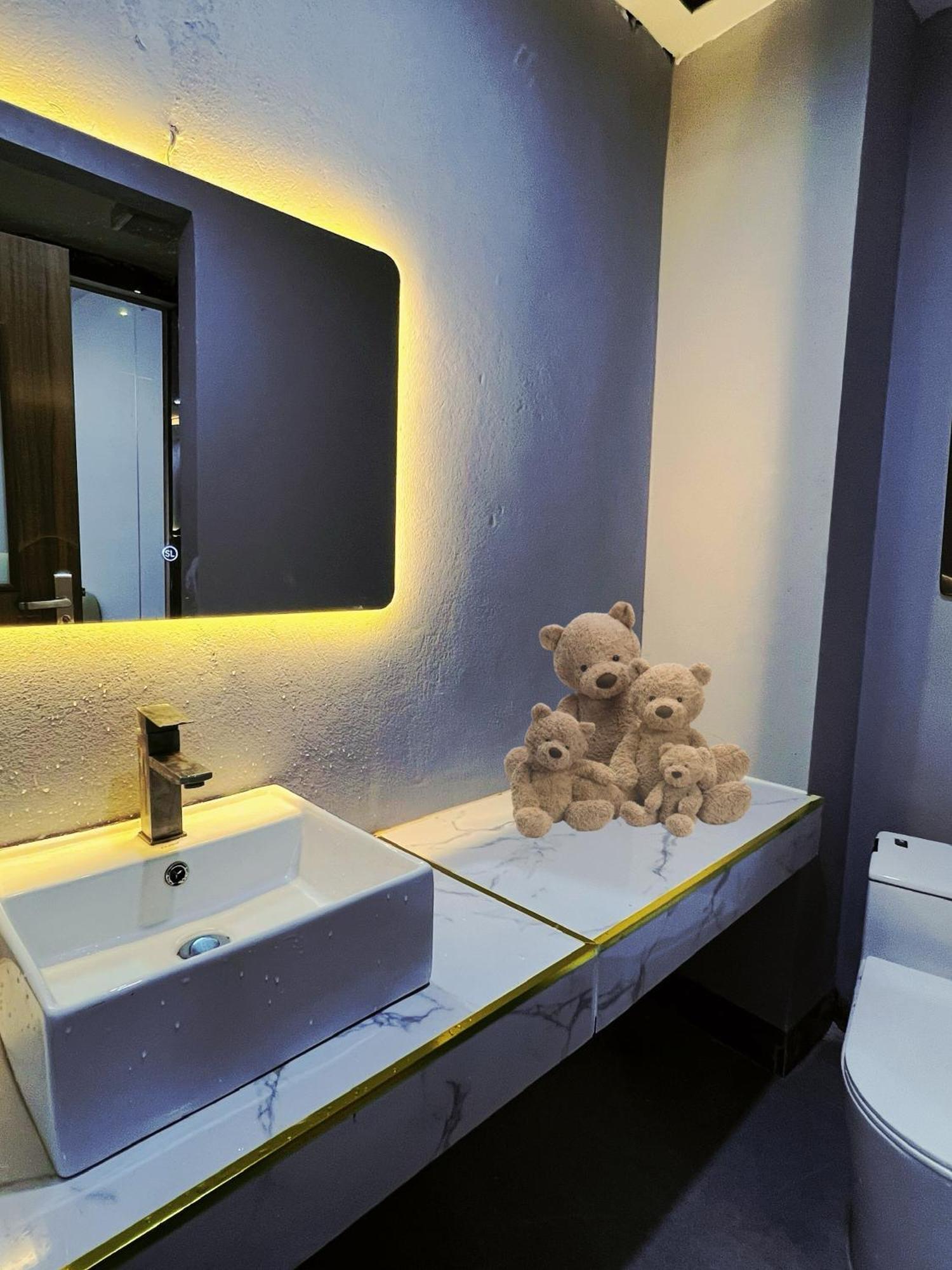 Venus Apartment Kham Thien Hanoi Bagian luar foto